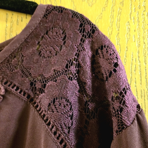Elegant Burgundy Lace Detail Women's Top - Picture 3 of 6